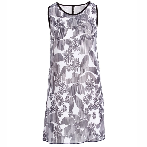 Casa Lee Dresses & Skirts - Casa Lee Black & White Floral Shift Dress